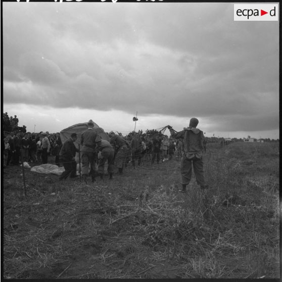 Meeting parachutistes-aviateurs à Maison-Blanche.