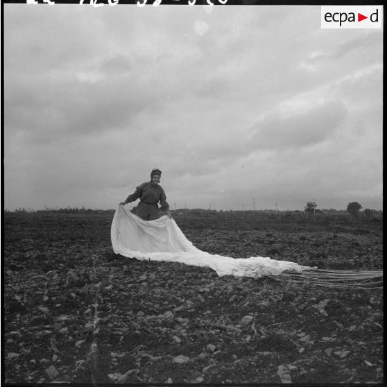 Meeting parachutistes-aviateurs à Maison-Blanche.