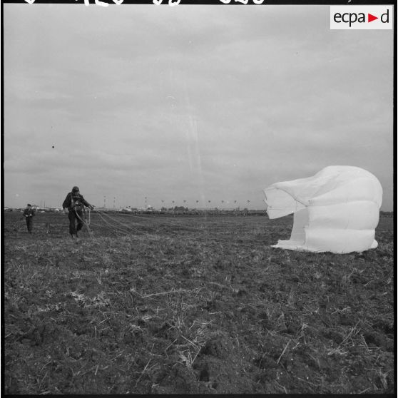 Meeting parachutistes-aviateurs à Maison-Blanche.