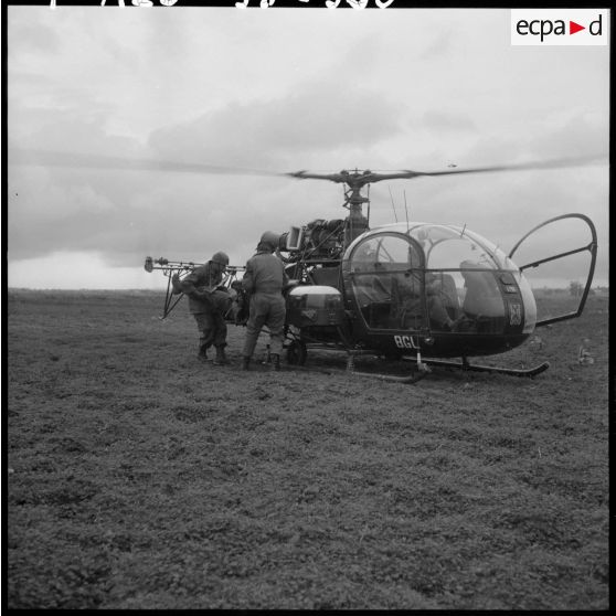 Meeting parachutistes-aviateurs à Maison-Blanche.