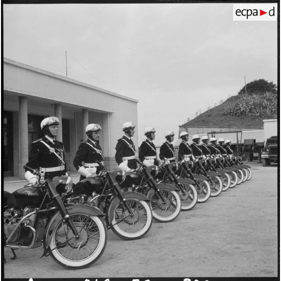 Alger. Unité de gendarmerie.