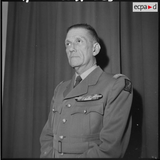 Alger. Portrait d'un officier.