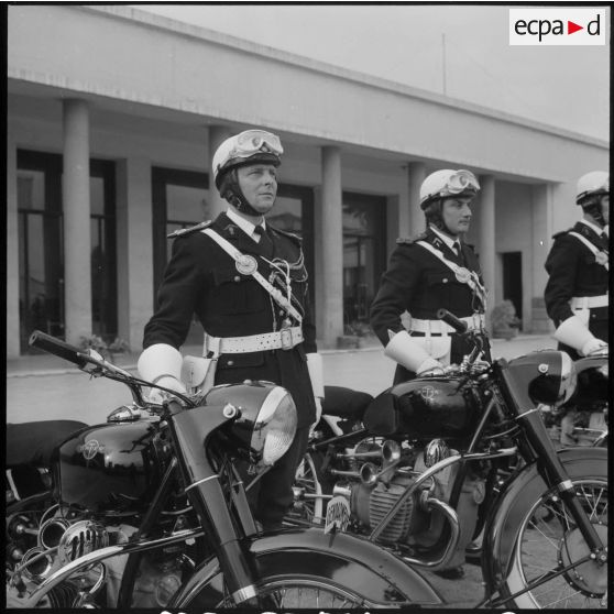 Alger. Unité de gendarmerie.