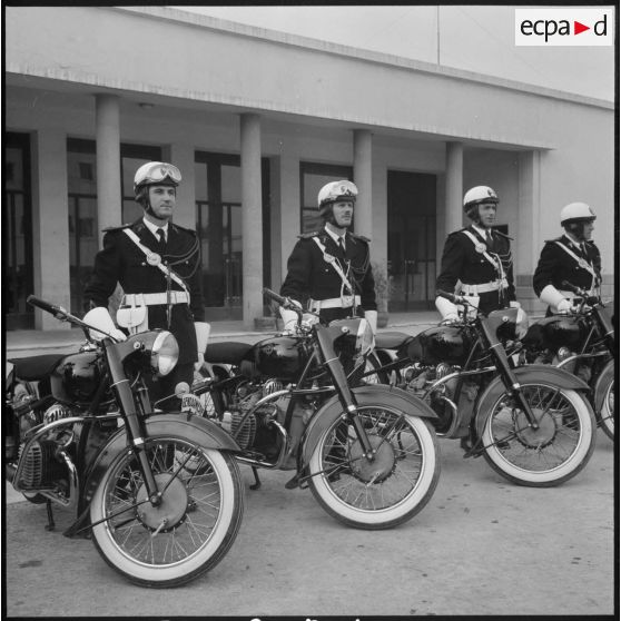 Alger. Unité de gendarmerie.