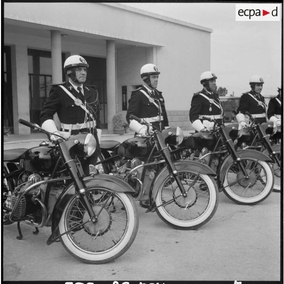Alger. Unité de gendarmerie.