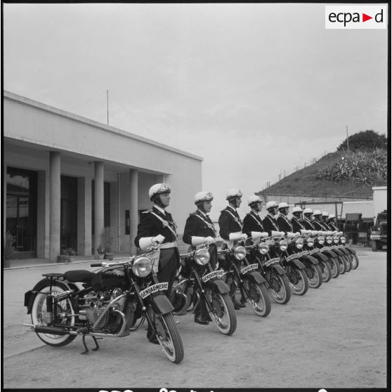 Alger. Unité de gendarmerie.