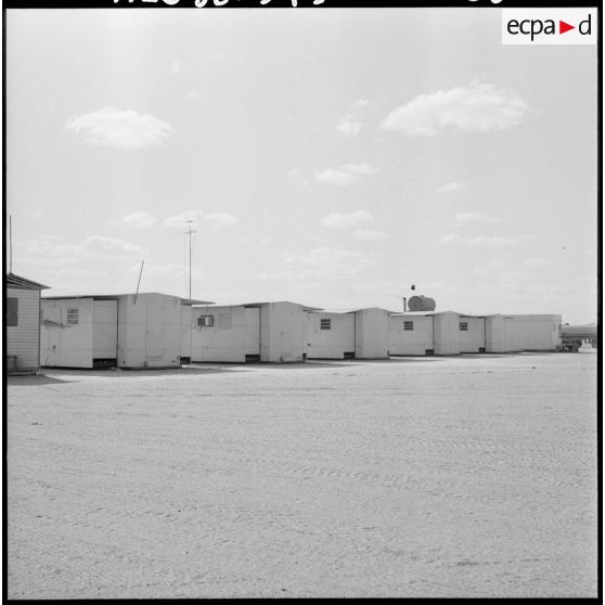 Sahara. Chantier de construction d'une route.