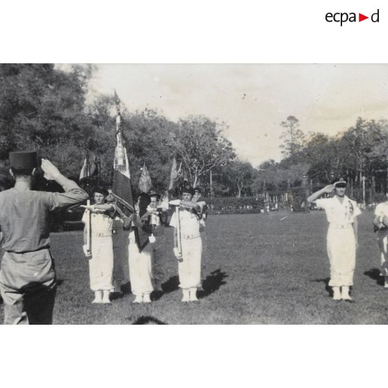 Présentation de drapeaux. [description provisoire]