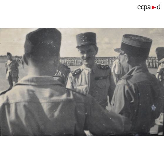 Arrivée de France du général Leclerc. [description provisoire]