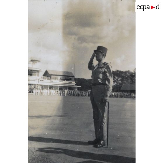 Le général Leclerc, inspecteur général des troupes d'Afrique du Nord, en mission en Indochine. [description provisoire]