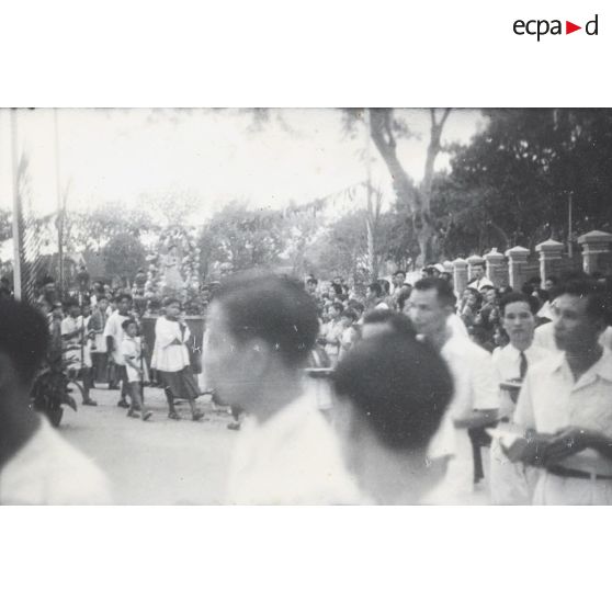 Procession dans l'enceinte de l'église Saint-Philippe à Saigon. [description provisoire]