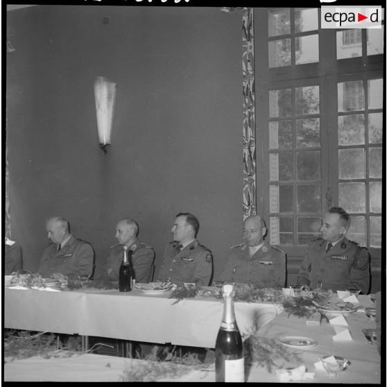 Alger. Réception au 9e régiment de zouaves (RZ).