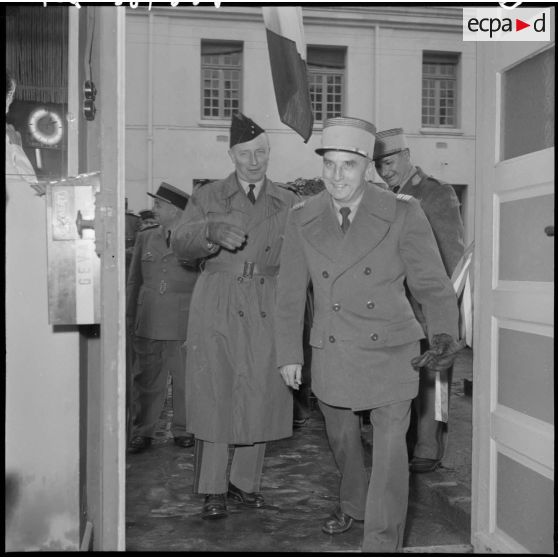 Alger. Autorités militaires à la caserne d'Orléans.