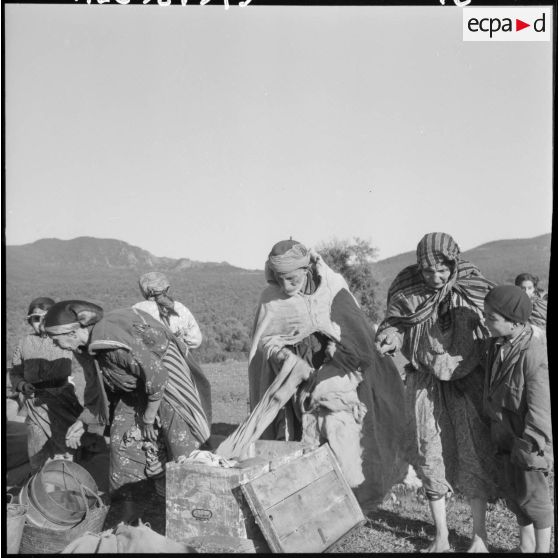 Hendou. Evacuation de la population du village.