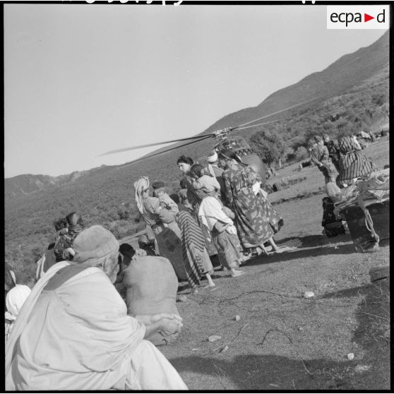 Hendou. Evacuation de la population du village.