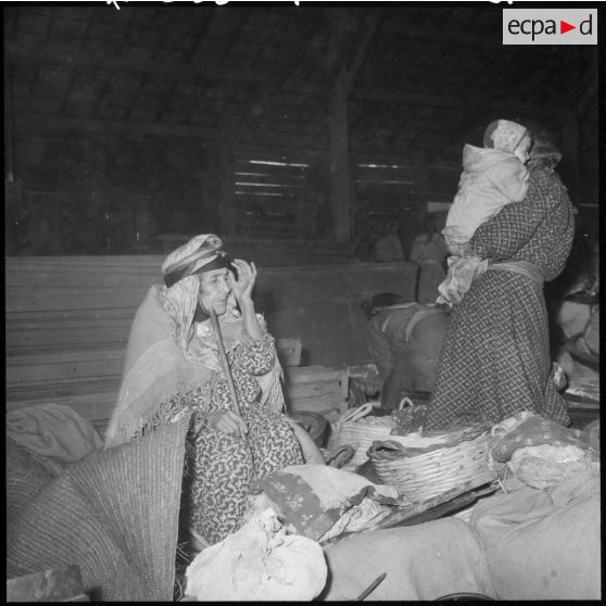 Evacuation de la population du village de Hendou.