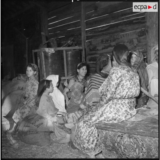 Evacuation de la population du village de Hendou.