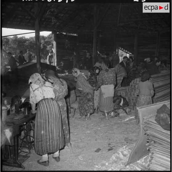 Evacuation de la population du village de Hendou.