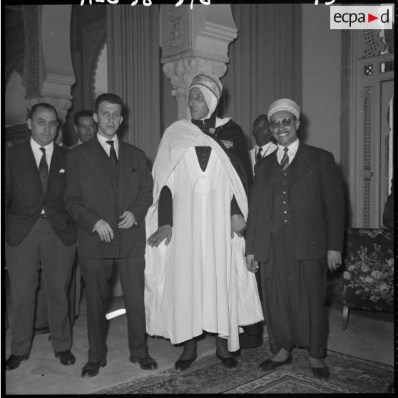 Alger. Palais d'été. Arrivée des nouveaux députés.