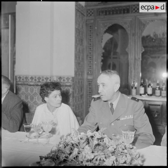 Alger. Palais d'été. Repas offert par le général Salan pour les nouveaux députés.