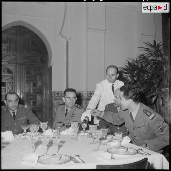 Alger. Repas des députés nouvellement élus au Palais d'Eté.