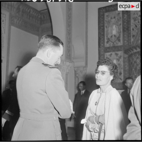 Alger. Palais d'été. Les nouveaux députés rencontrent les autorités militaires.