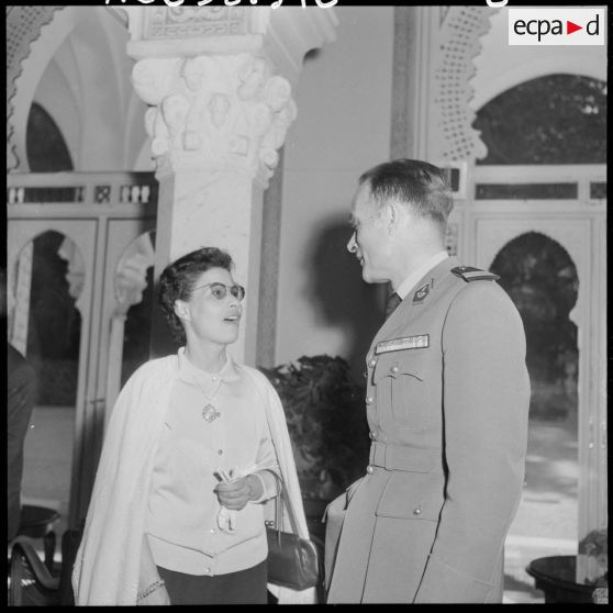 Alger. Palais d'été. Les nouveaux députés rencontrent les autorités militaires.