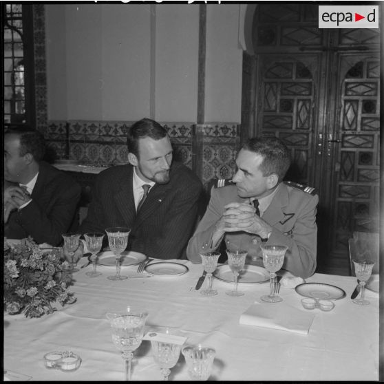 Alger, palais d'été. Un repas est offert aux nouveaux députés.