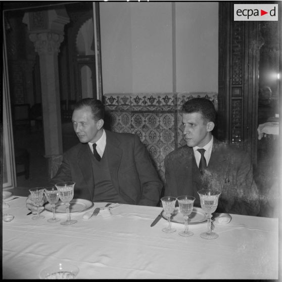 Alger, palais d'été. Un repas est offert aux nouveaux députés.