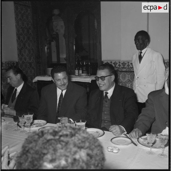 Alger, palais d'été. Un repas est offert aux nouveaux députés.