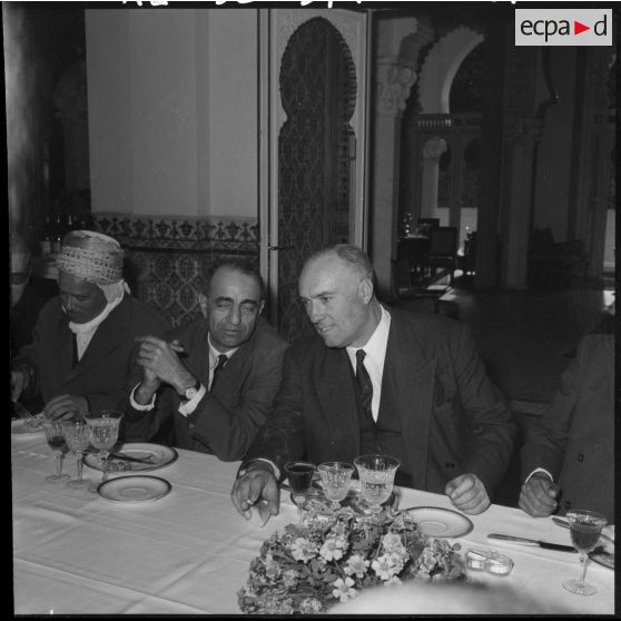 Alger, palais d'été. Un repas est offert aux nouveaux députés.