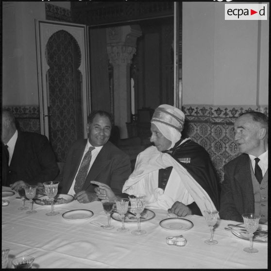 Alger, palais d'été. Un repas est offert aux nouveaux députés.