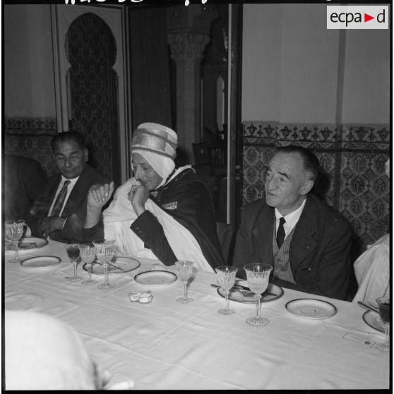 Alger, palais d'été. Un repas est offert aux nouveaux députés.
