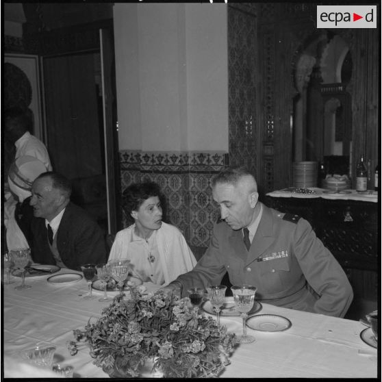 Alger, palais d'été. Un repas est offert aux nouveaux députés.