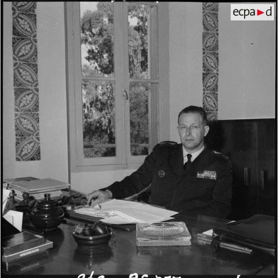 Alger. Portrait du général Maurice Challe adjoint interarmées depuis le 1er octobre 1958.