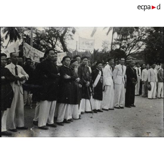 Dans le cadre de la tournée du président Hoach à Gia Dinh et à Thu Duc, de hautes personnalités de Cochinchine se sont rassemblées.