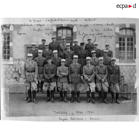 Brigade Brinoux - Tarbes 1940-41 - photo de groupe. [légende d'origine]<br>