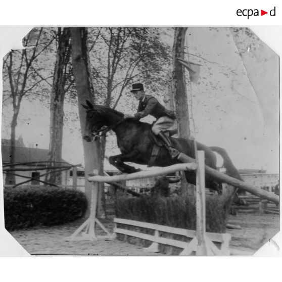 Saumur - Mai 1940 -Concours hippique. [légende d'origine]<br>