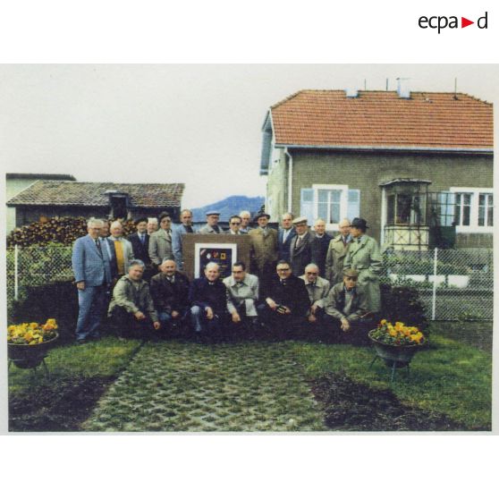 Rassemblement des anciens du 6e RCA pour le 33e anniversaire de la libération de Thann en 1985. [légende d'origine]