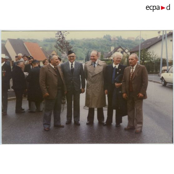 Rassemblement des anciens du 6e RCA pour le 33e anniversaire de la libération de Thann en 1985. [légende d'origine]