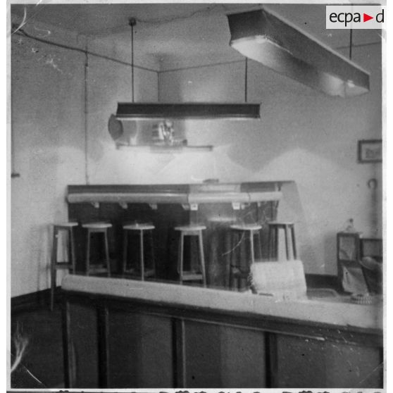 LAMPHEIM - 6 ème RCA - bar de l'escadron. [légende d'origine]