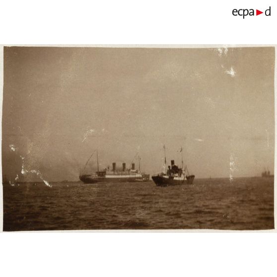 Arrivée du  général Gouraud à Dakar - le "Massalia". [légende d'origine]