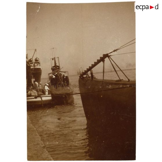 Sous-marins italiens. [légende d'origine]