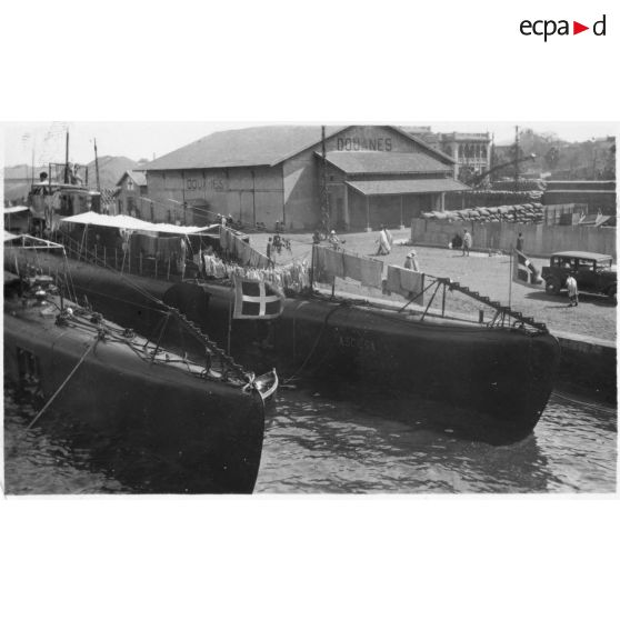 Sous-marins italiens. [légende d'origine]