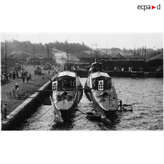Sous-marins italiens -"Sciesa " et "Toti" -25 janvier 1934. [légende d'origine]