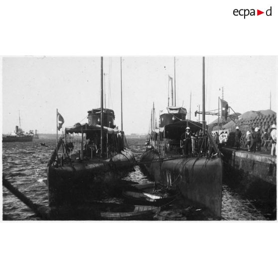 Sous-marins italiens. [légende d'origine]