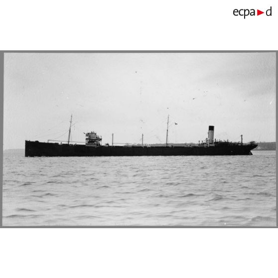 La Dordogne" 23 mars 34 - Pétrolier marine nationale. [légende d'origine]<br>