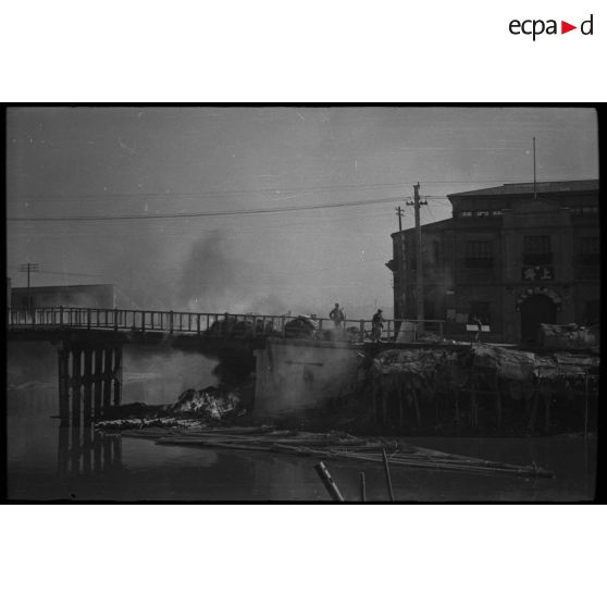 Bombardement japonais de Shanghai. [légende d'origine]