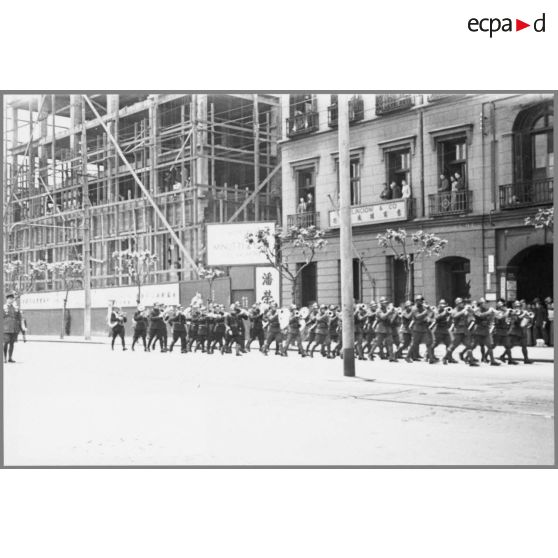 Prise d'arme concession française. [légende d'origine]