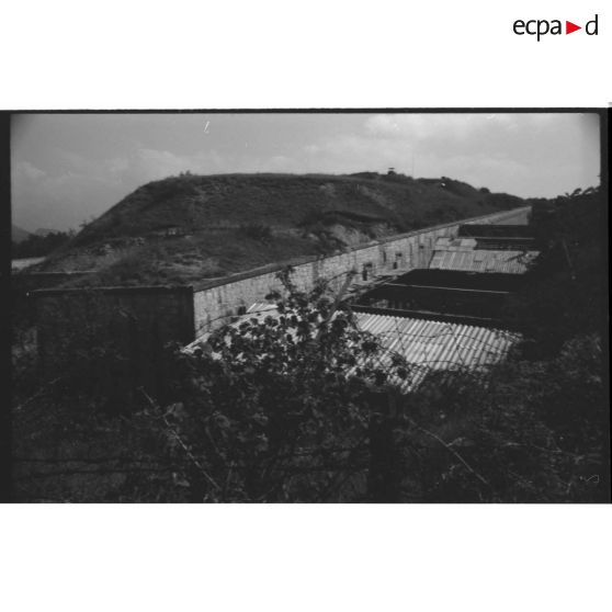 Stand de tir dans le fossé sud-est - 1991. [légende d'origine]